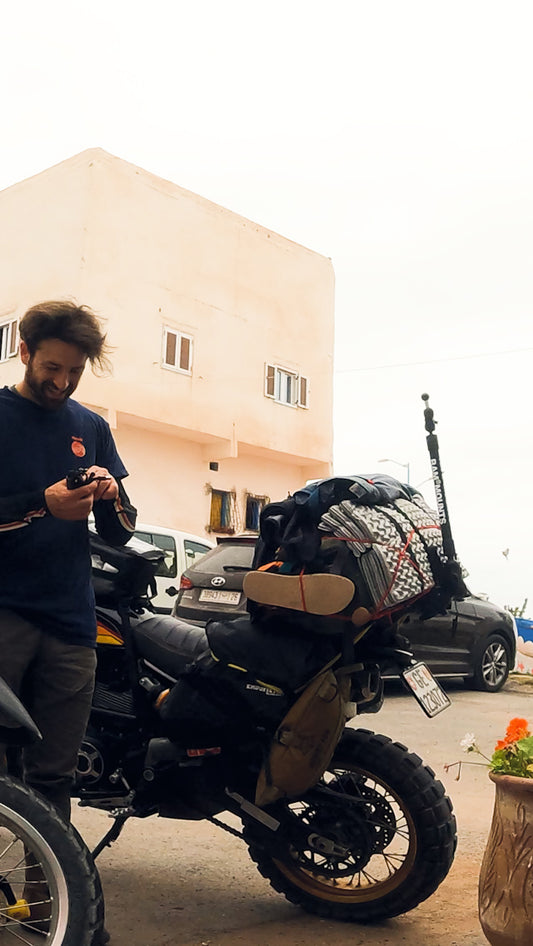 Guía de seguridad para viajar solo en moto: mis consejos esenciales